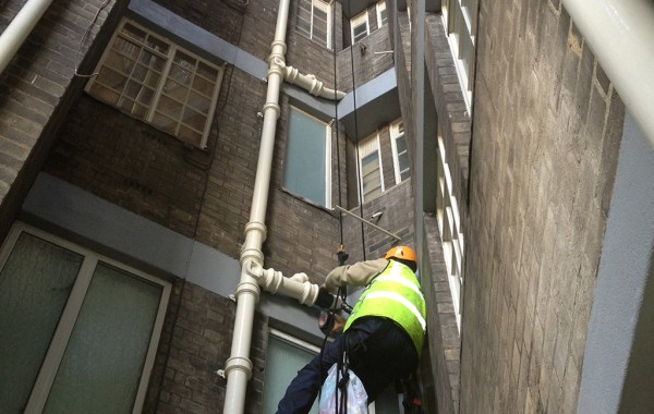 Repair to leaking soil pipe