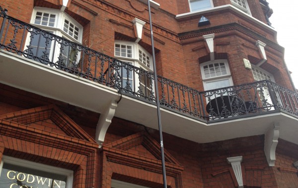 Gutter cleaning vacuum system – London