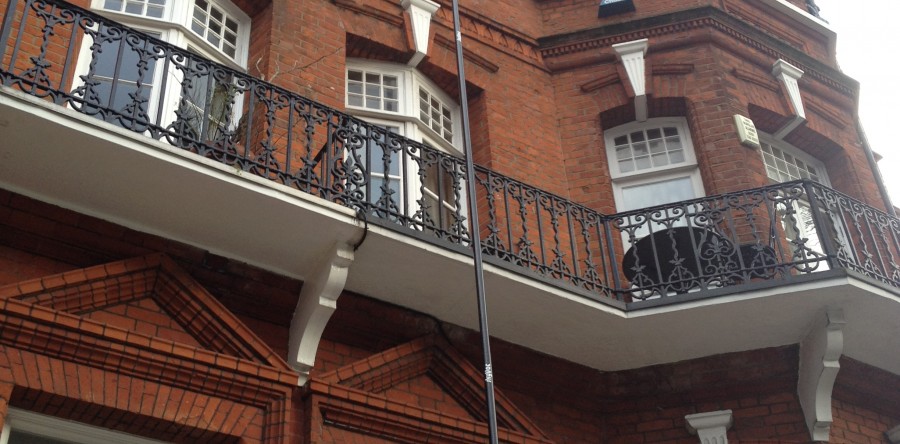 Gutter cleaning vacuum system – London
