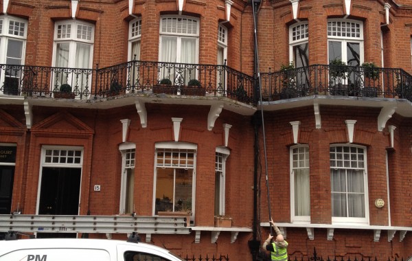 Extendable gutter vacuum – Chelsea, London